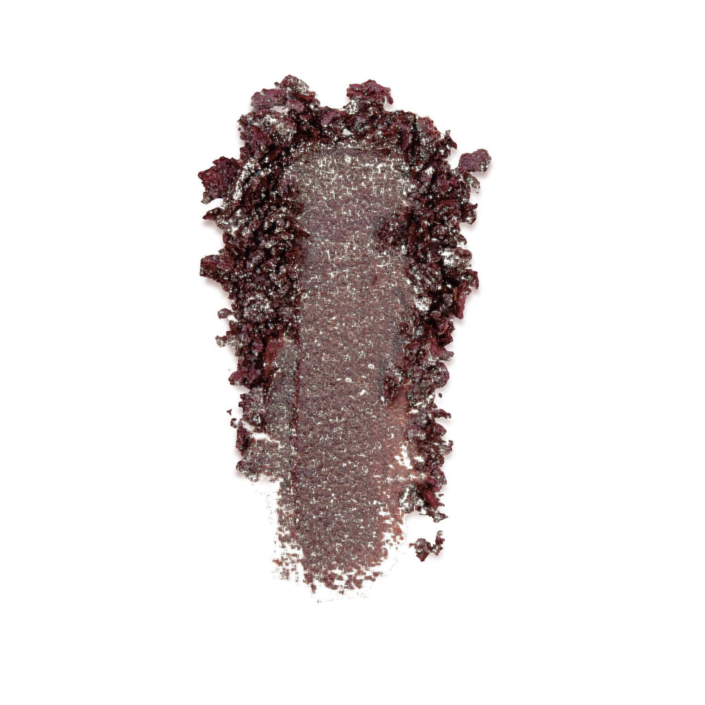 Close-up texture of Fillwie duochrome putty highlighting creamy-to-powder smooth finish benefit