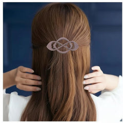 Fireach barrette in hand to show 3.2-inch scale and volume capacity
