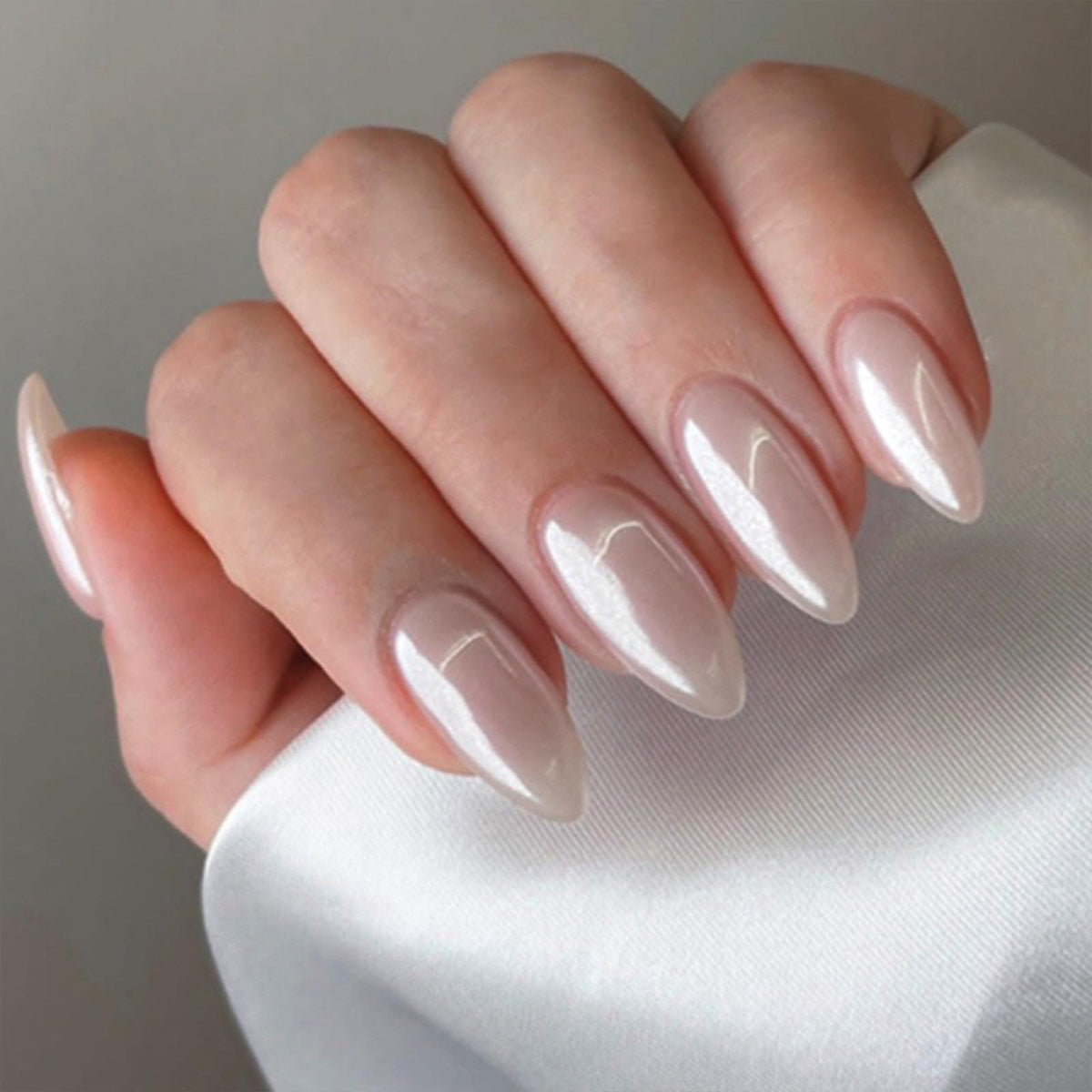 FJSMTOPl front pack showing 24-piece almond nails kit and tools for quick manicures