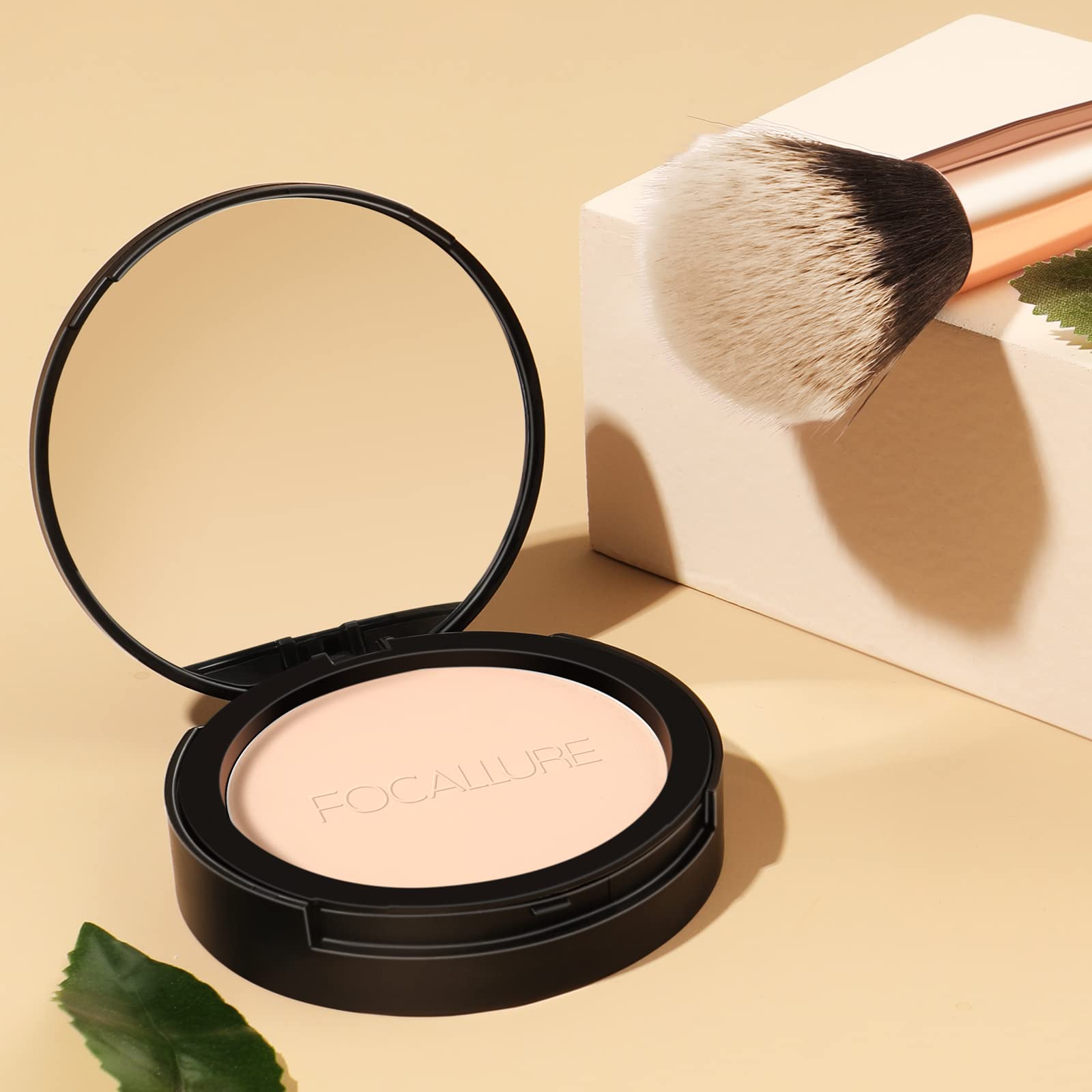 FOCALLURE compact inside mirror detail for easy, precise reapplication