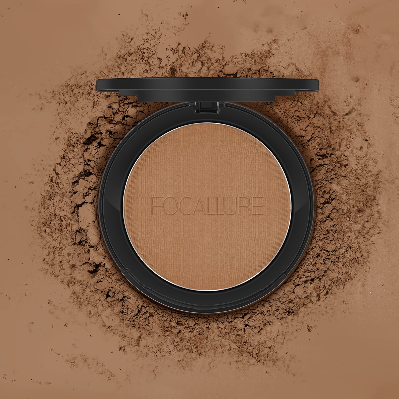 FOCALLURE model using compact in mirror portraying on-the-go shine control benefit