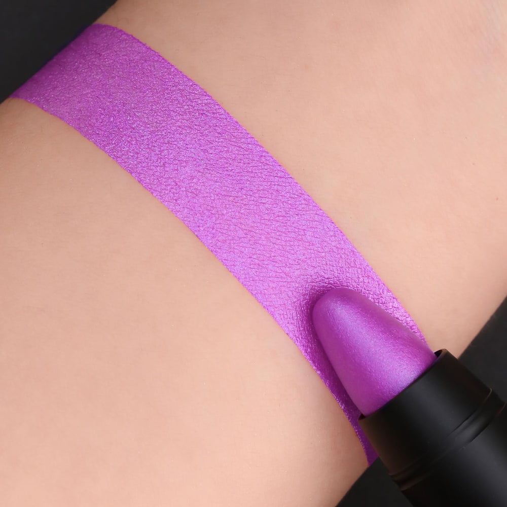 FOCALLURE lipstick being applied by model showing precise, even coverage benefit