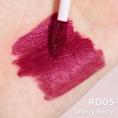FOCALLURE RD05 texture swipe of metallic formula showcasing smooth glitter finish and high pigment