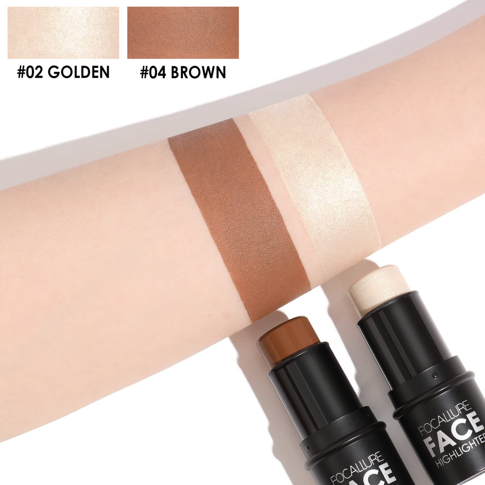 FOCALLURE hand holding a stick to show size and convenient travel-ready benefit