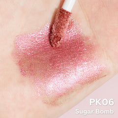 FOCALLURE close-up lip swatch illustrating intense pigment and glitter payoff