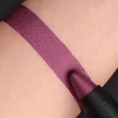 FOCALLURE close-up of crayon tip texture demonstrating creamy glide and precise control