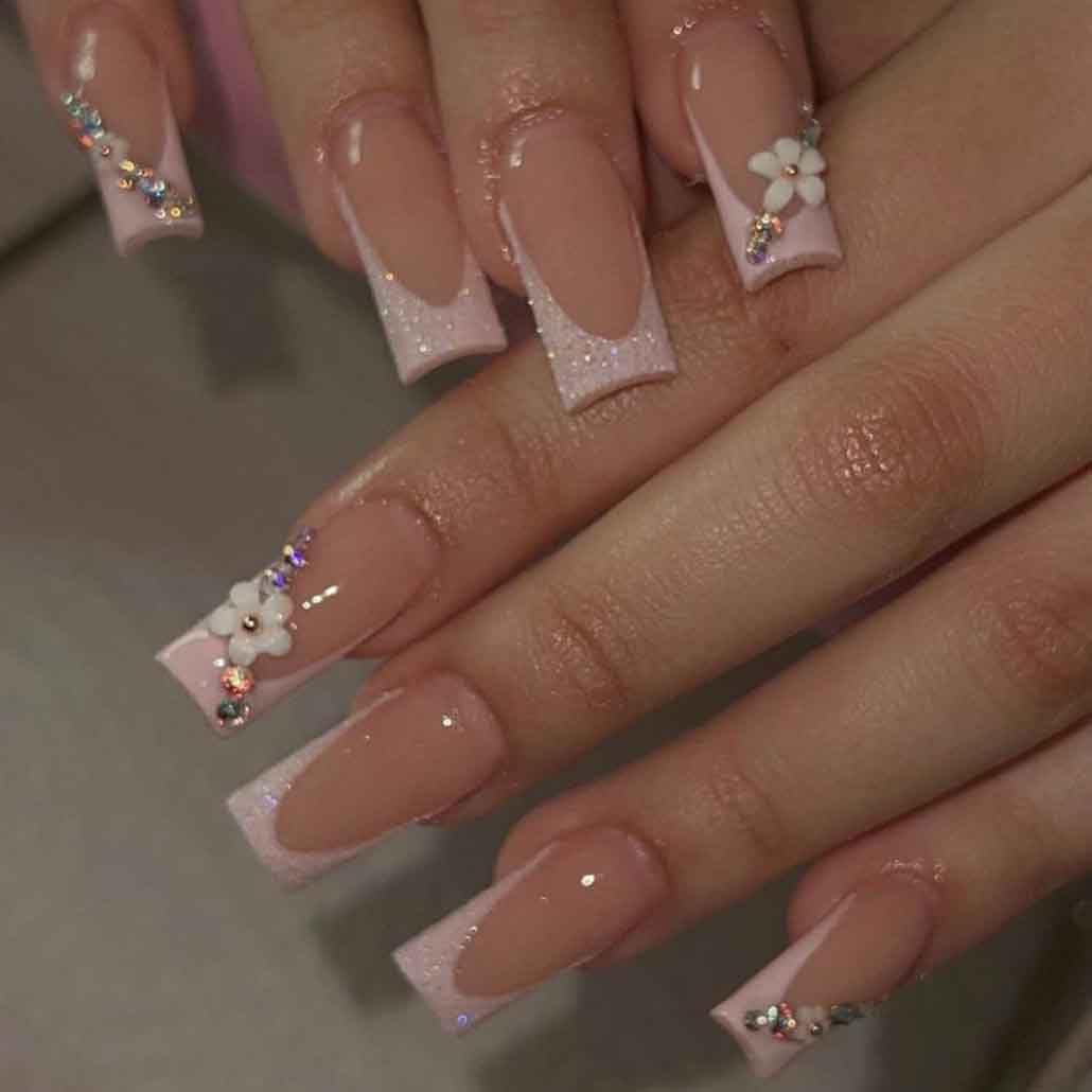 Foccna front packaging showing 24-piece press-on nail set and glossy finish benefit
