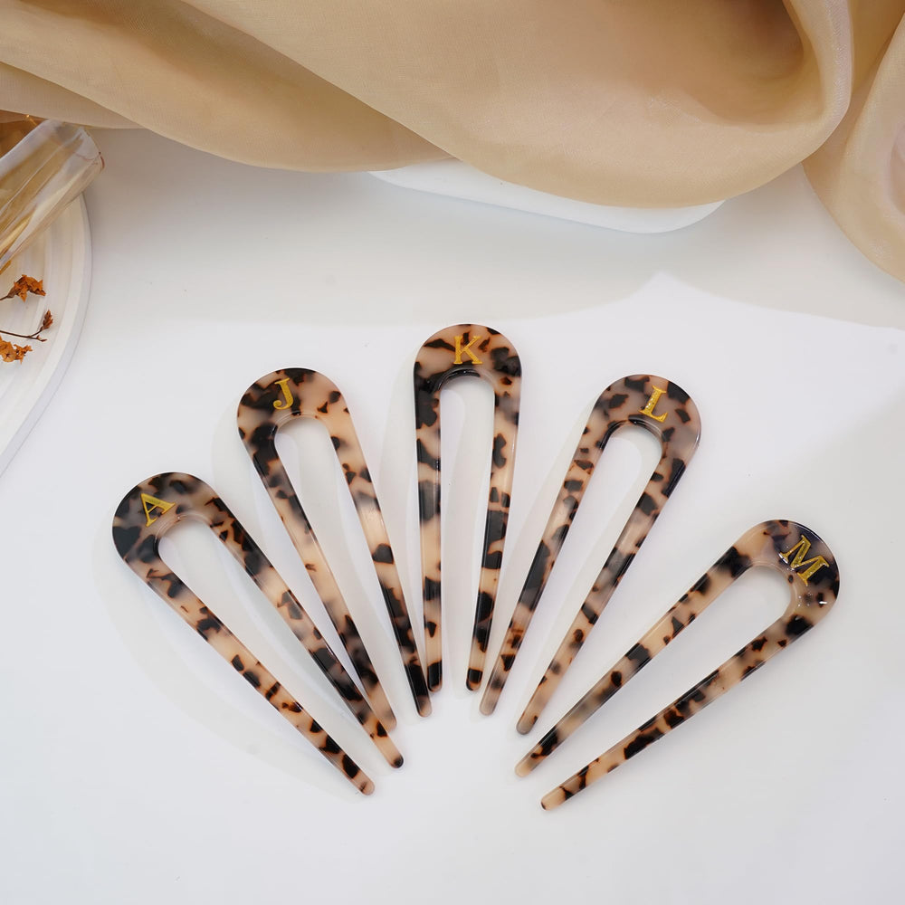 Fohufo hair pin beside a hand for scale and easy styling benefit