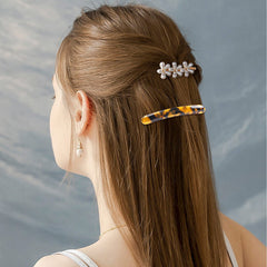 Folansy barrettes on hand to show scale, clear size and practical hold benefit