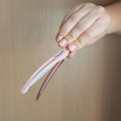 FRAMAR clips used in a salon balayage scene for professional sectioning