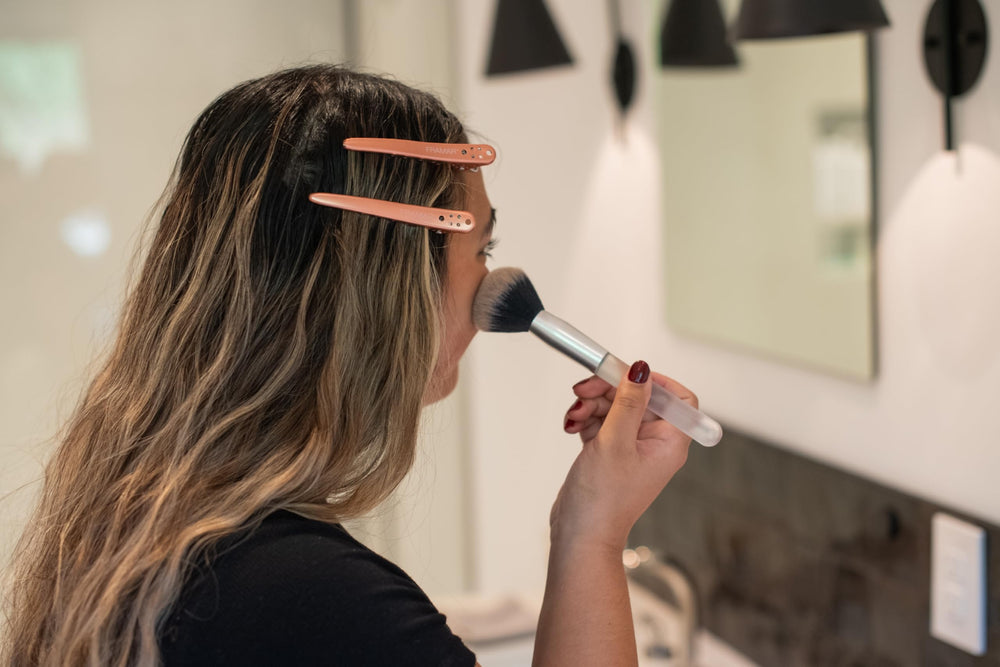 FRAMAR clips arranged on salon station conveying professional kit readiness