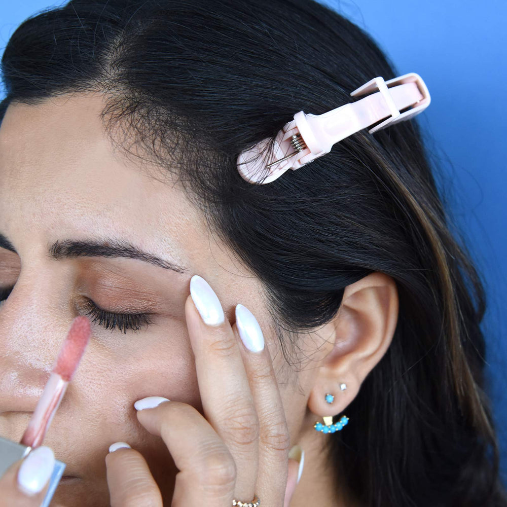 FRAMAR clip holding fine hair gently without creases or damage