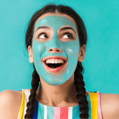 Freeman rinse demonstration on face illustrating gentle removal and refreshed skin