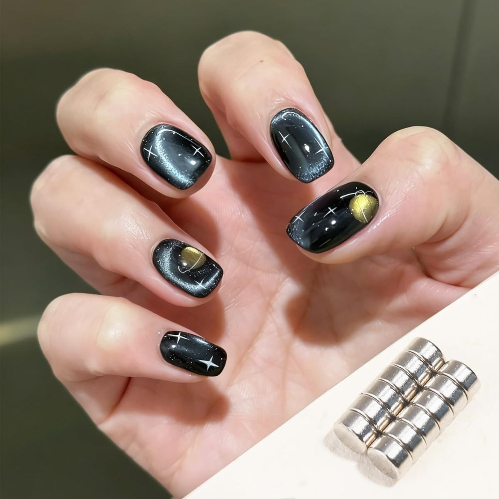 FSpronail magnet held over nail producing intense cat-eye effect