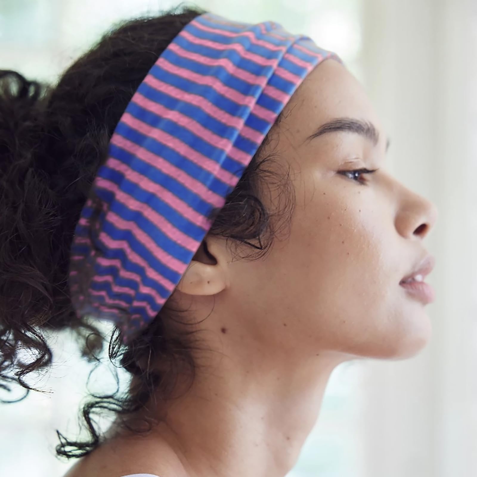 Fszsaa headband worn during yoga demonstrating secure, sweat-ready hold