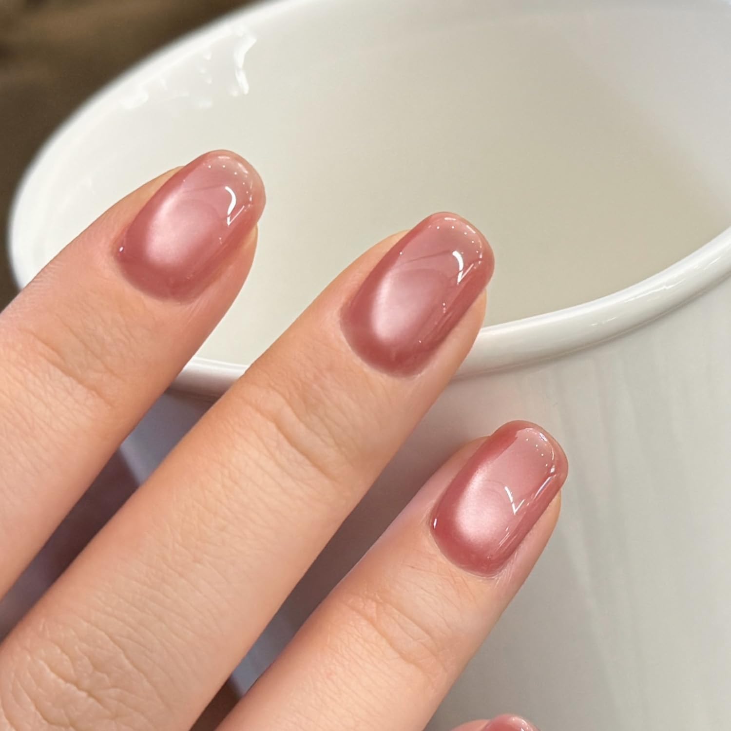 GAOY cat-eye reflective stripe on nail showing luminous finish advantage