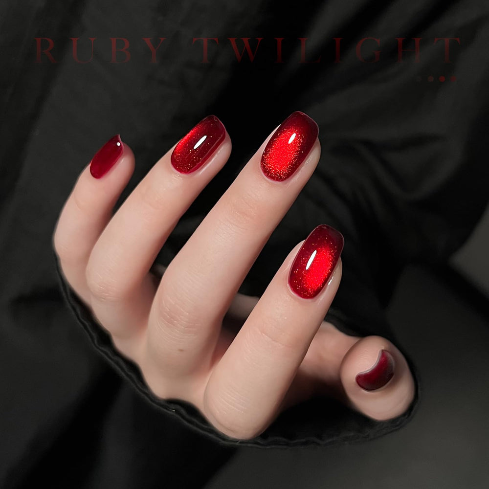 GAOY cat eye magnet held over nail creating stripe pattern for dramatic manicure benefit