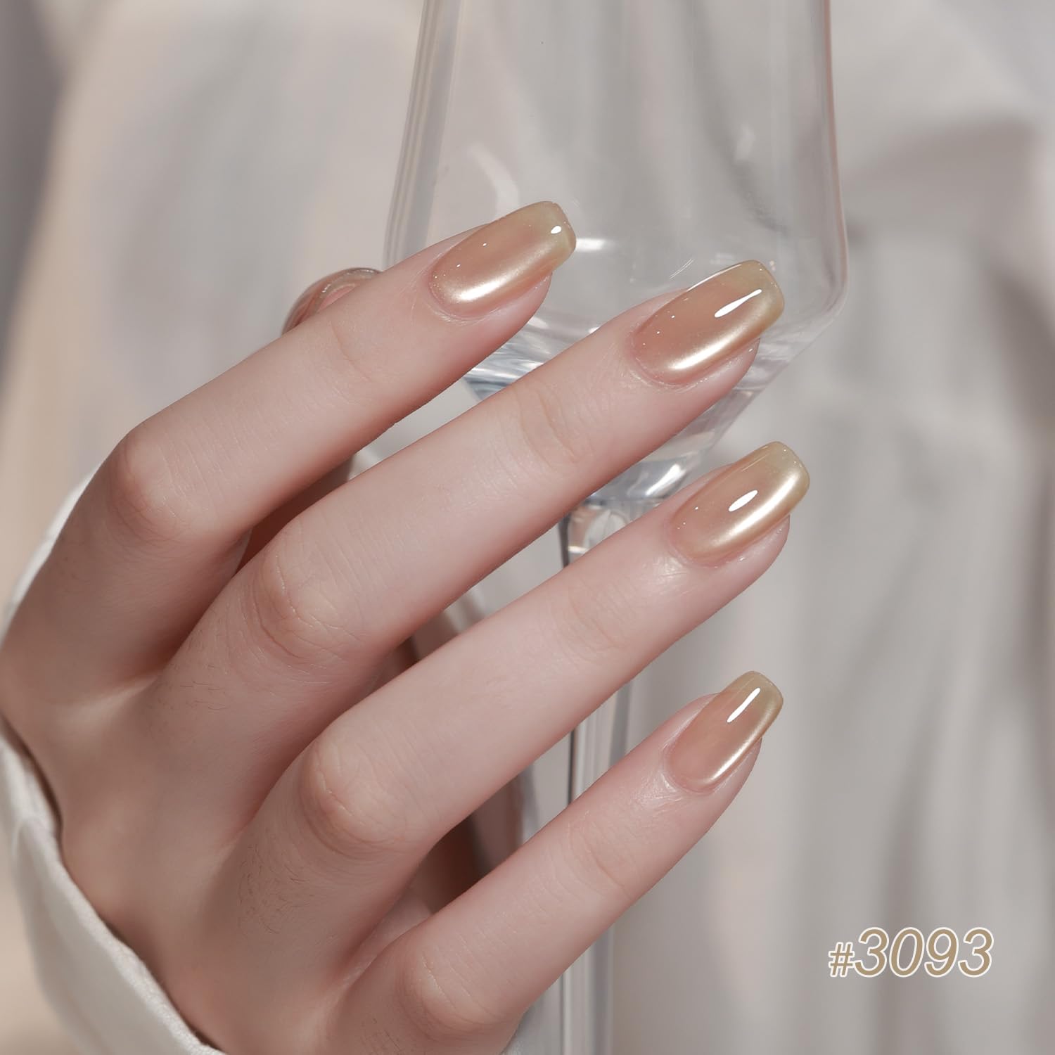 GAOY in-use magnet forming cat-eye on nail, demonstrates easy pattern creation benefit