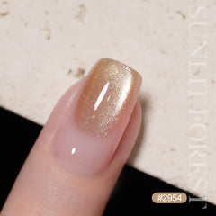 GAOY gel on manicured nails in hand demonstrating wearable reflective finish