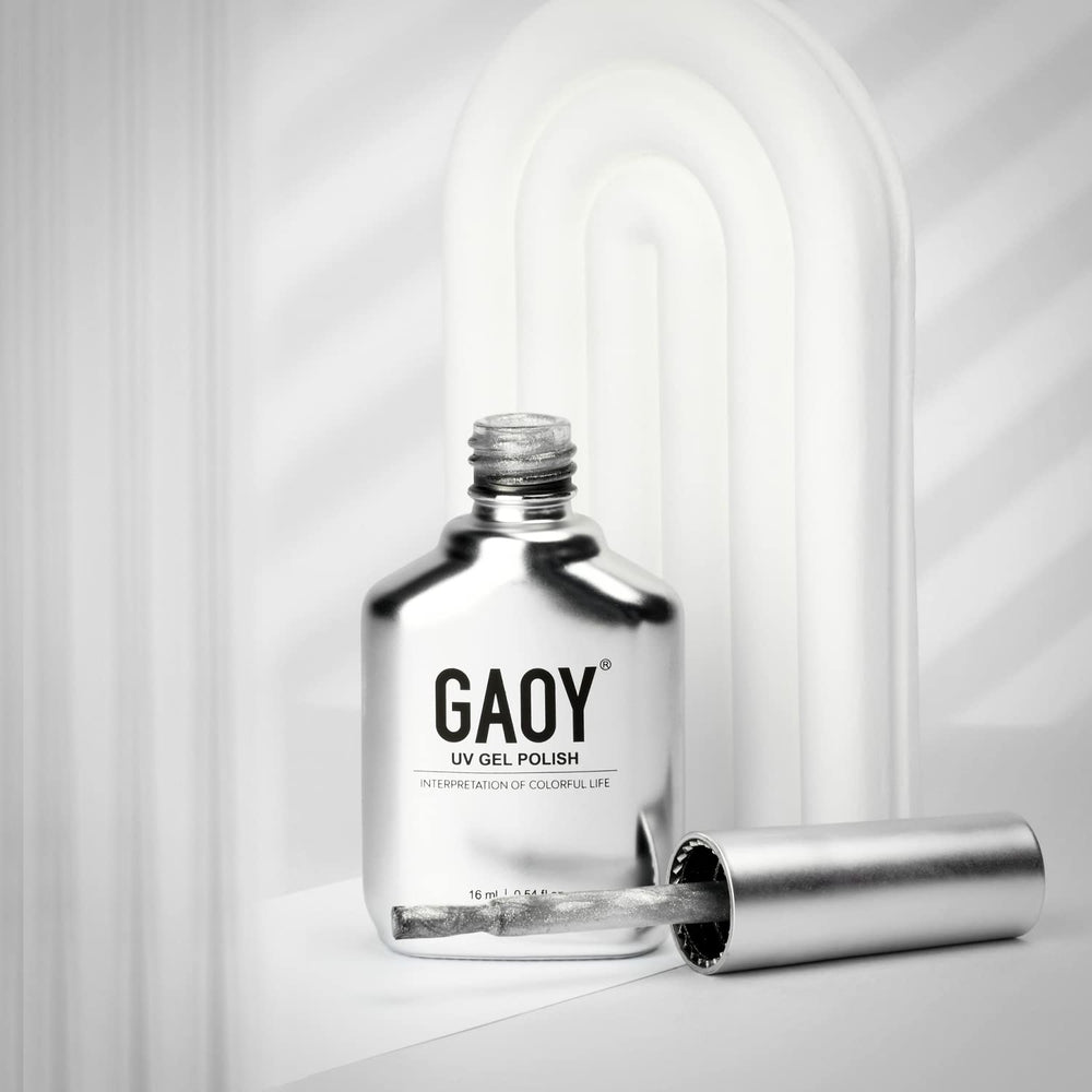 GAOY on-hand lifestyle shot of finished manicure demonstrating glossy reflective finish
