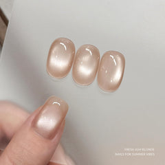 GAOY nail in use demonstrating cat-eye stripe and glossy reflective finish