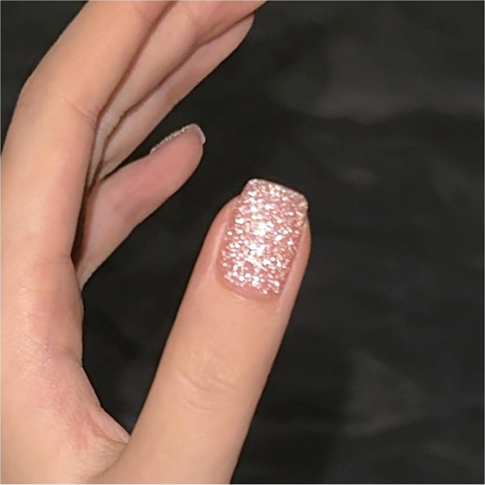 GAOY nail in use applying gel to nail for professional-looking manicure benefit