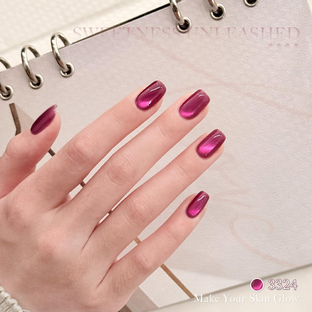 GAOY finished cat eye nail on finger demonstrating dimensional holographic shine
