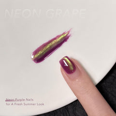 GAOY swatch on fingers with green-purple shift, illustrates reflective color change