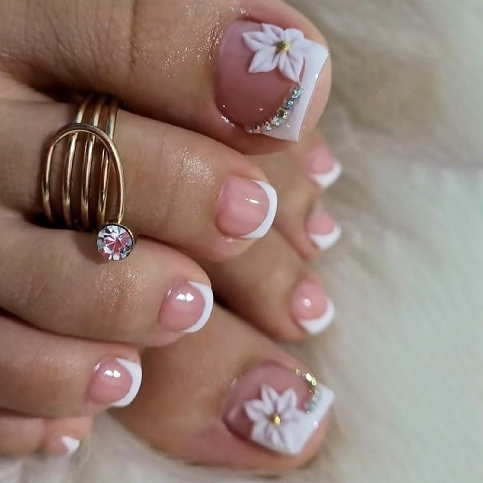GCSQW front packaging showing 24-piece French tip toe nails and included kit benefit