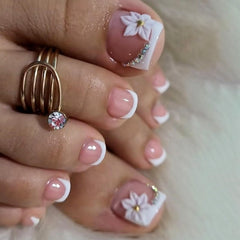 GCSQW front packaging showing 24-piece French tip toe nails and included kit benefit
