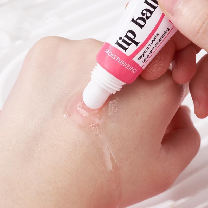 Generic lip balm ingredient turmeric close-up promoting natural brightening