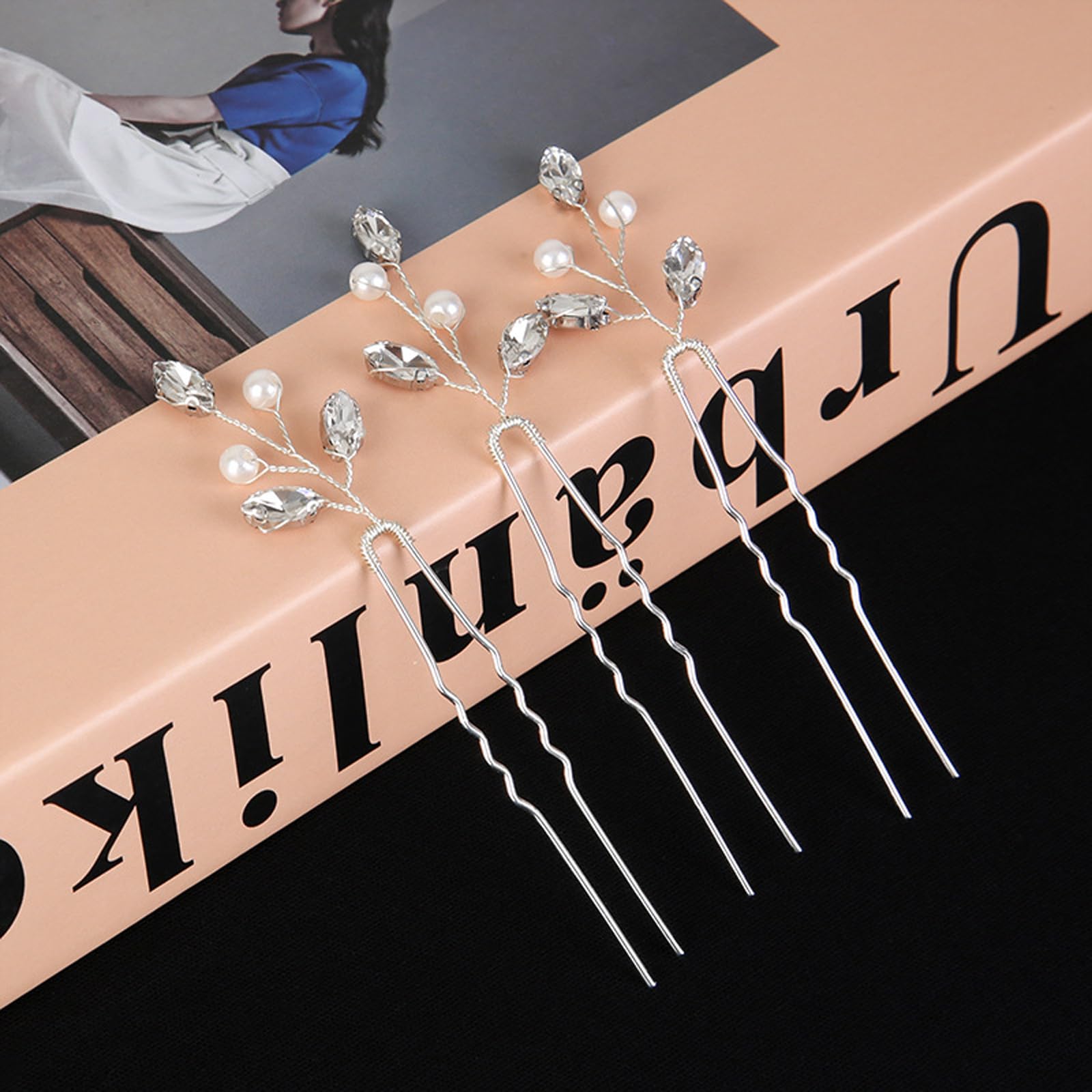 Generic pins next to ruler demonstrating 10 cm length for reliable anchoring