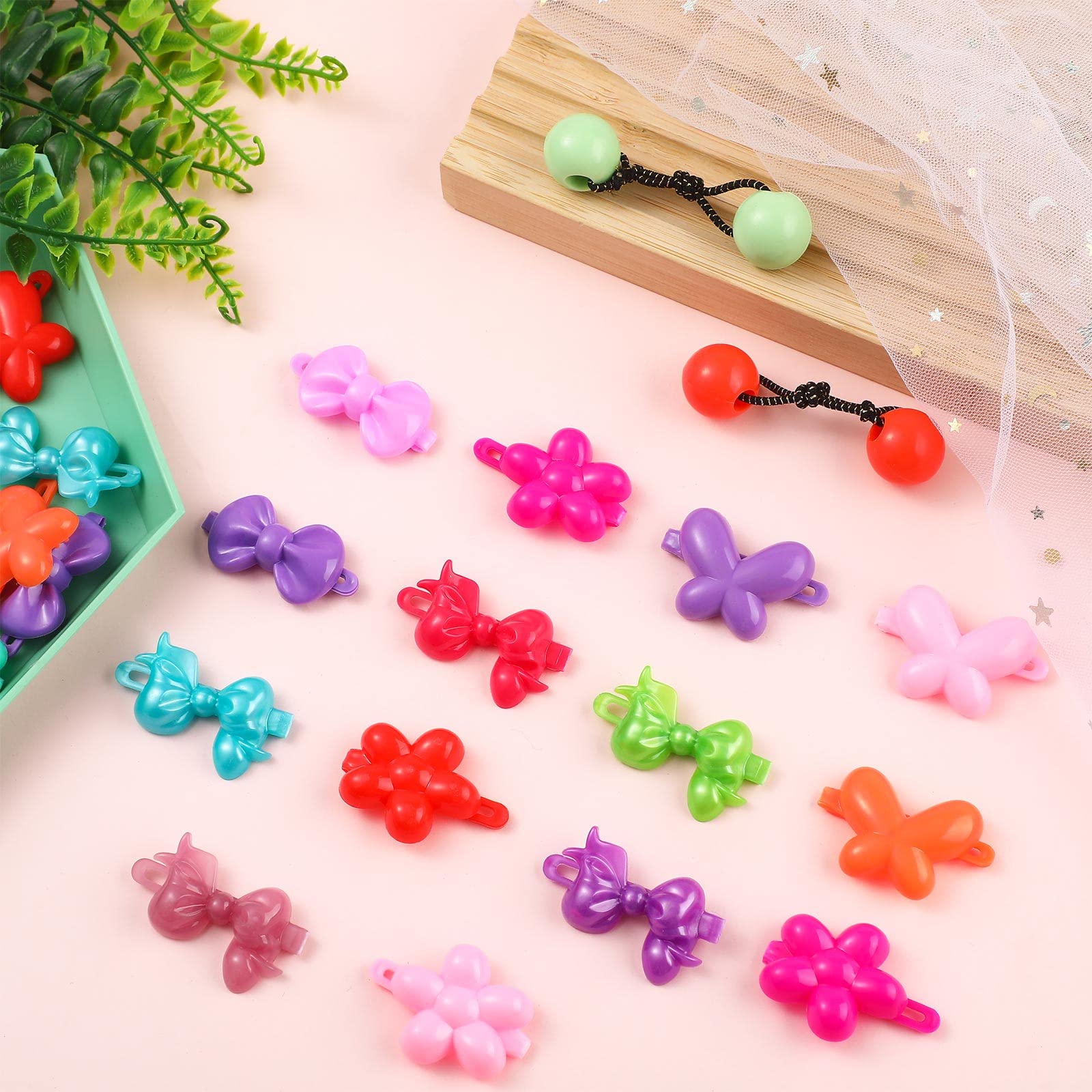 Giegxin toddler wearing a side barrette showing comfortable fit and playful look