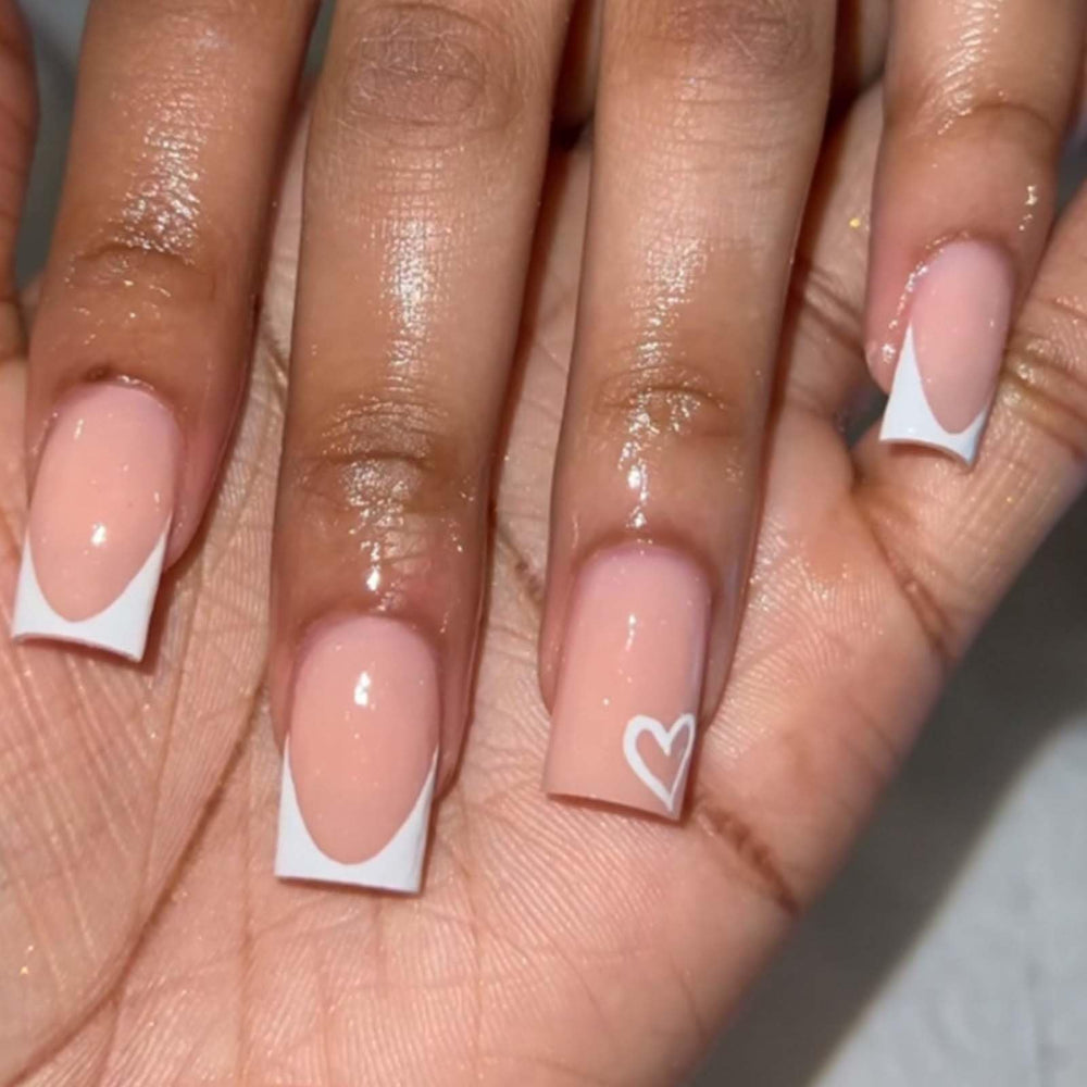 Gifiky front packaging showing nude coffin nails and included accessories for quick manicure