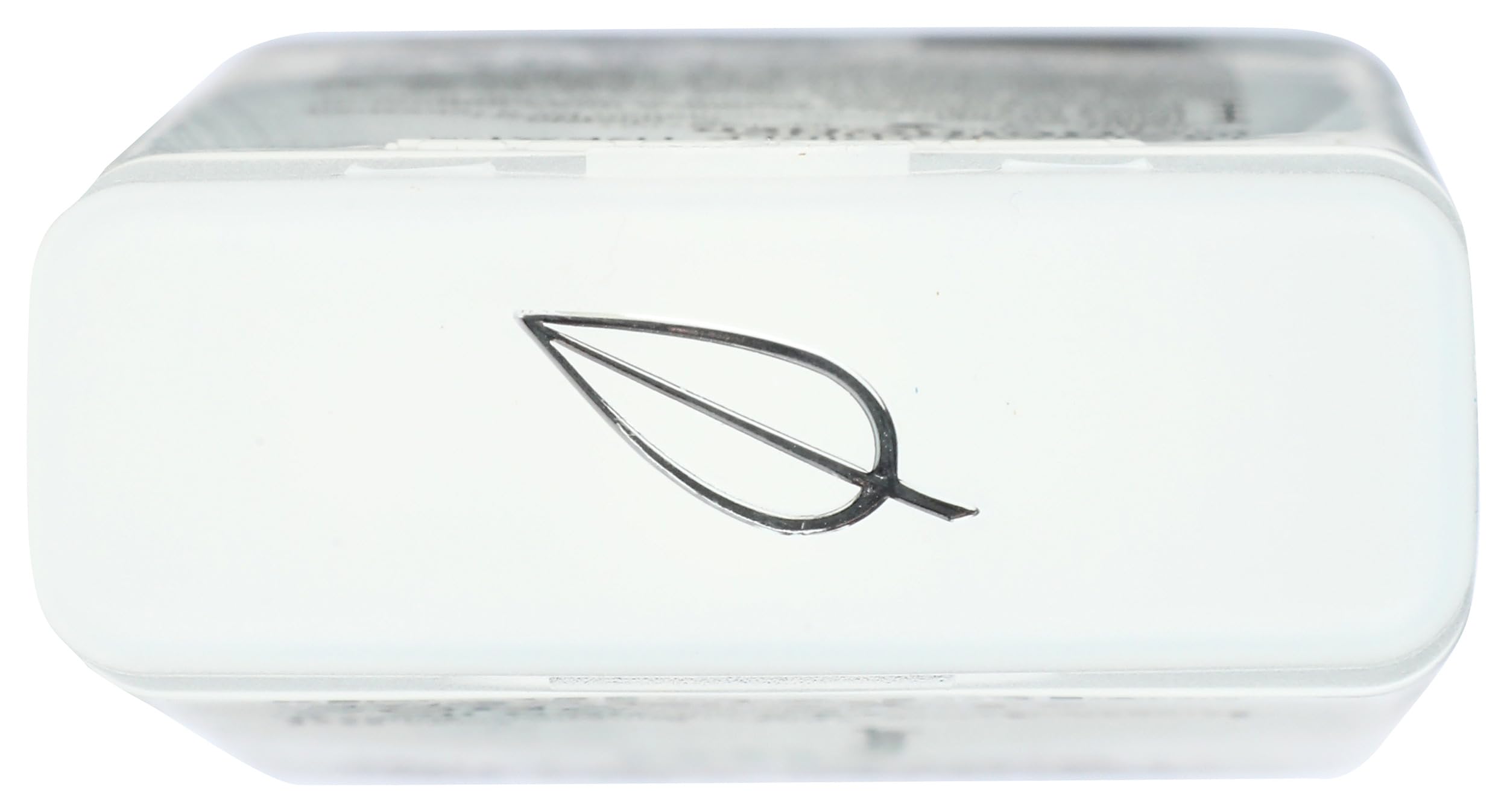 GIOVANNI creamy conditioner texture demonstrating smooth spreadability