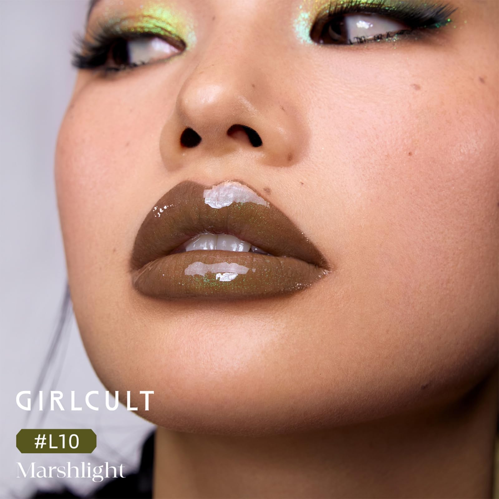 GIRLCULT L10 styled in a makeup bag suggesting everyday portability