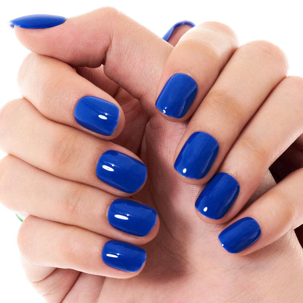 GLAMERMAID hands applying a nail demonstrating quick, easy at-home application