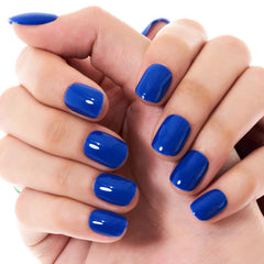 GLAMERMAID hands applying a nail demonstrating quick, easy at-home application