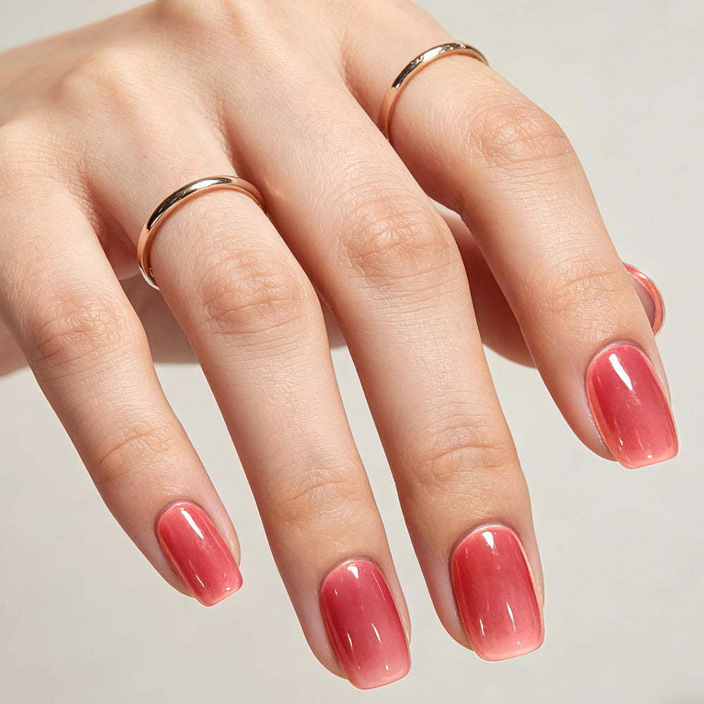 GLAMERMAID cuticle-fit detail highlighting thin base edge for seamless, natural adhesion