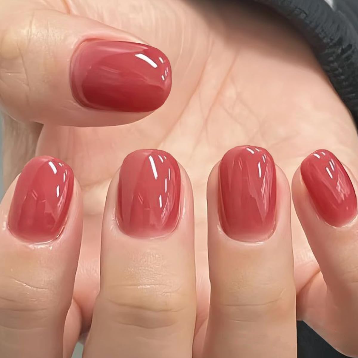 GLAMERMAID front packaging showing burgundy jelly press-on nails and kit contents for quick application