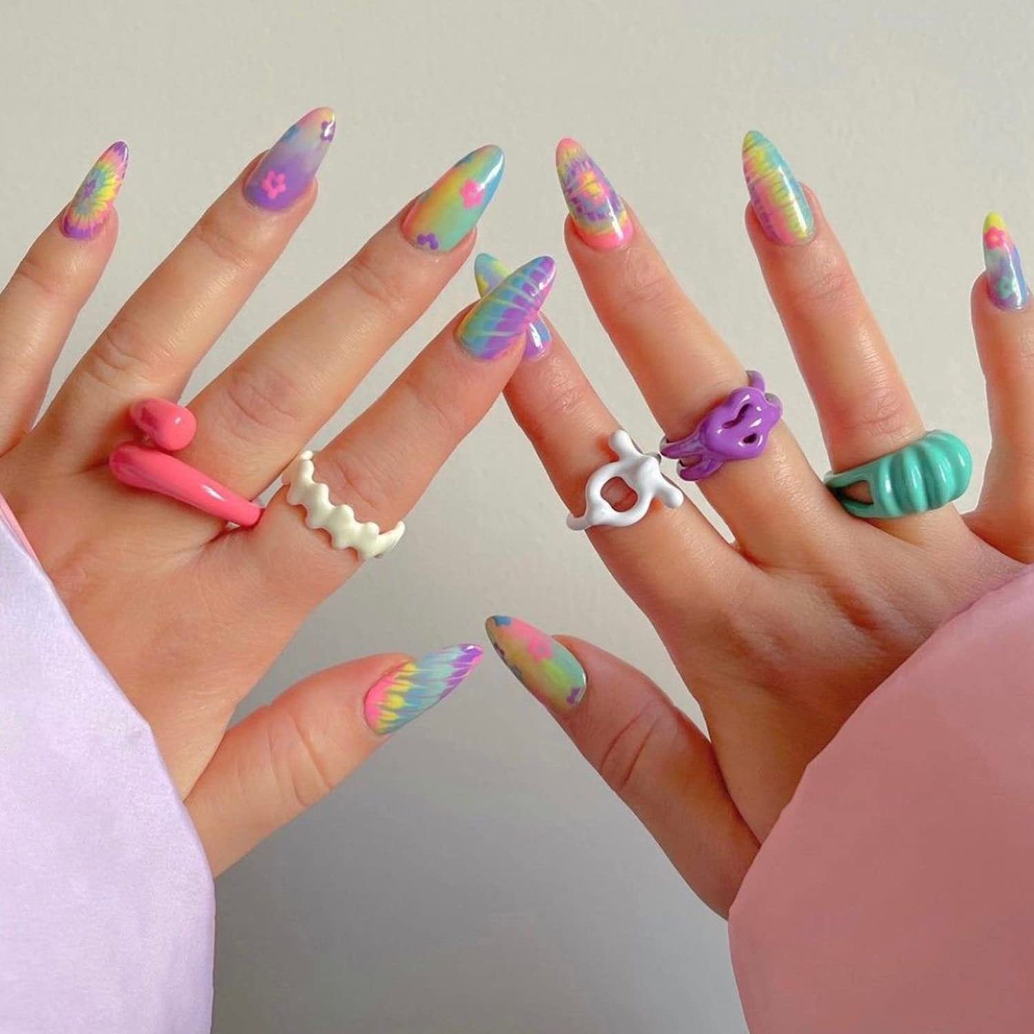 GLAMERMAID spread of 32 press-on nails displaying variety and fit options