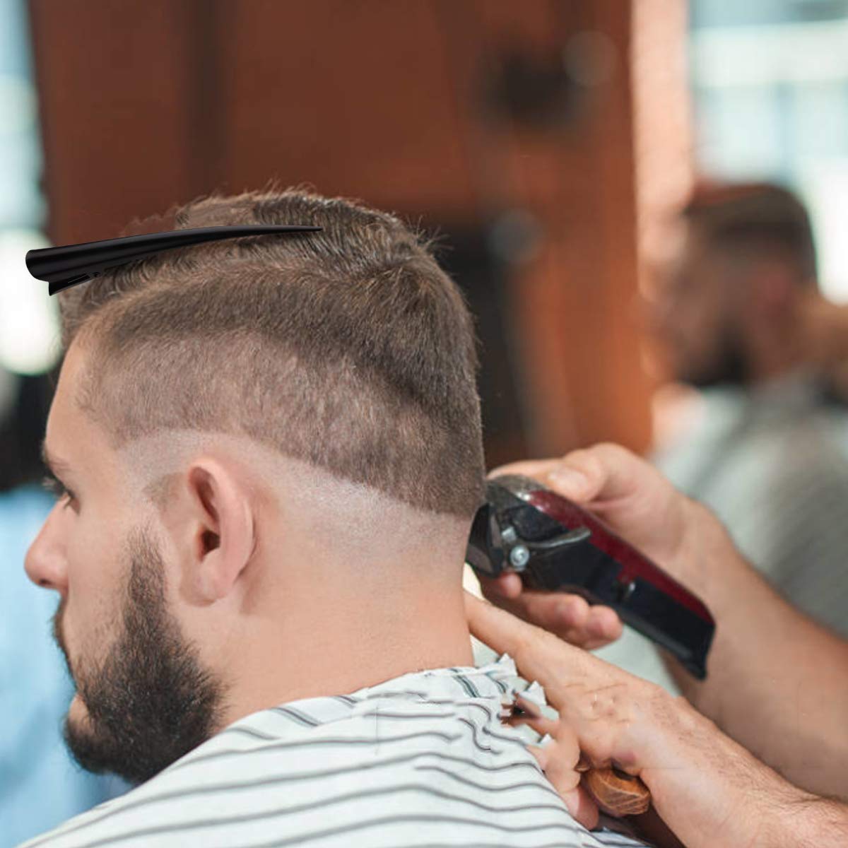 GLAMFIELDS clip holding fine hair showing gentle yet firm grip benefit