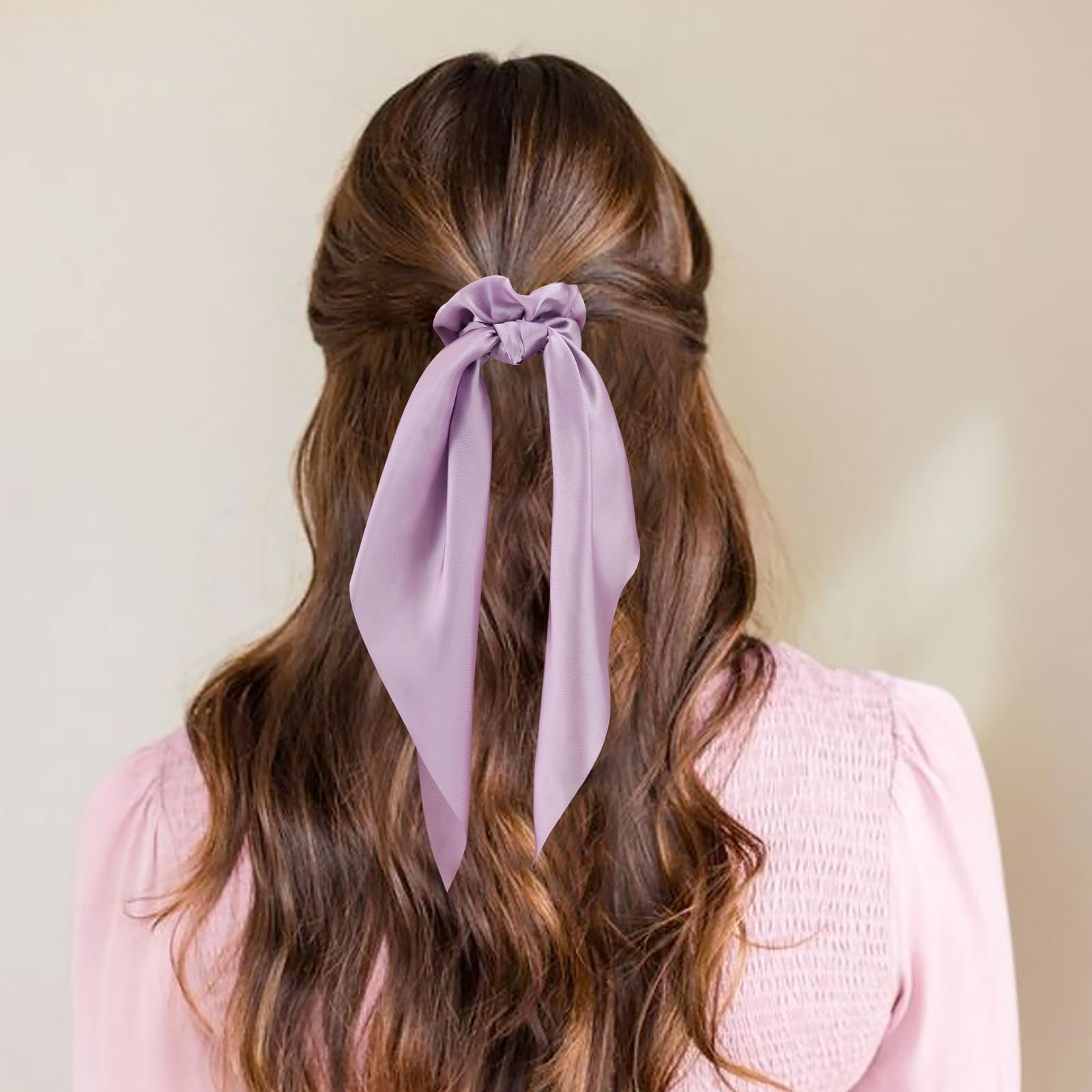 Glaudmeiss satin texture close-up highlighting smooth fabric that reduces hair friction
