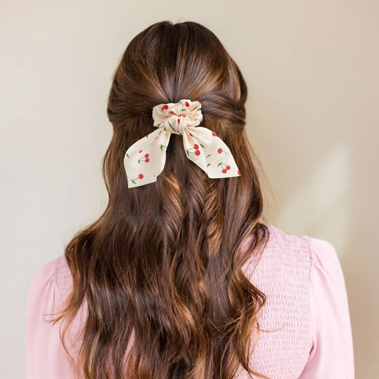 Glaudmeiss on model in ponytail showing polished everyday styling
