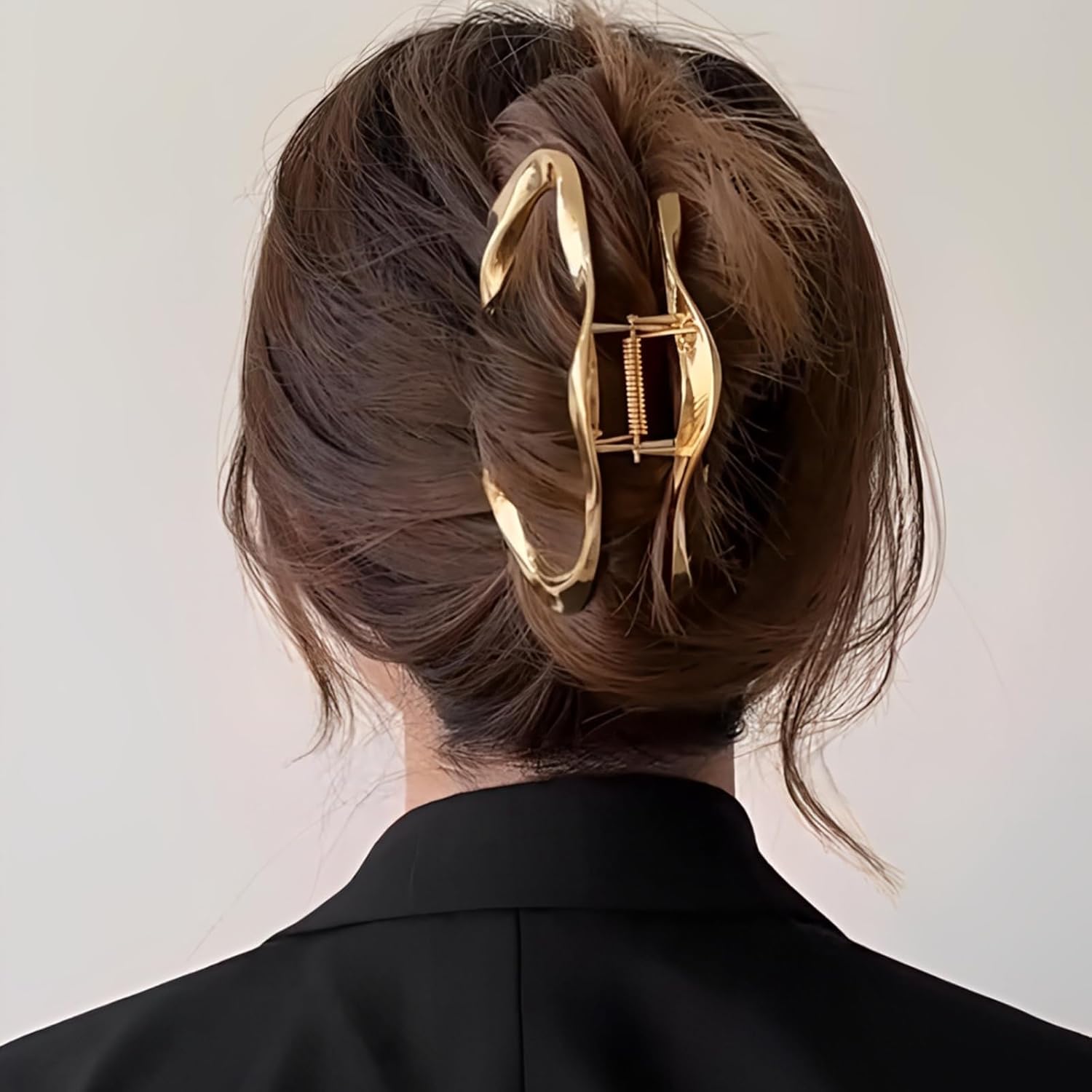 GLINLS clip inside a purse to show travel-ready convenience