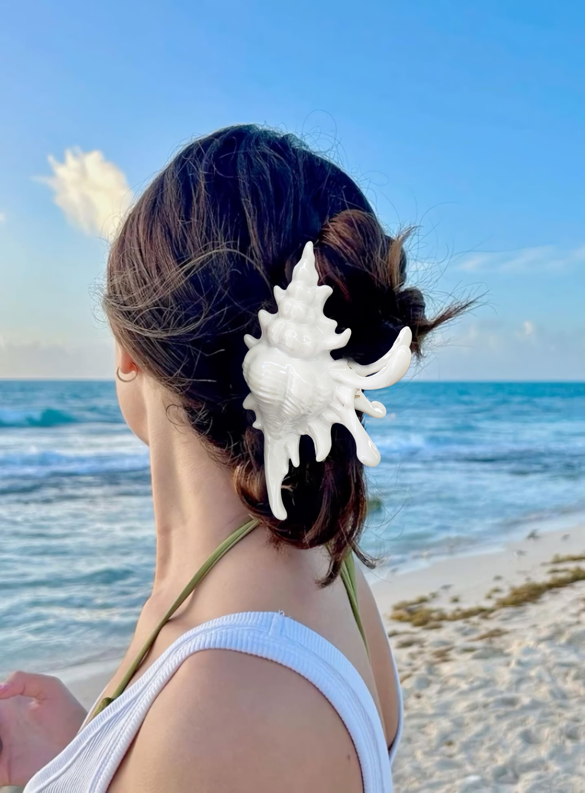 Glorig conch front view showing seashell shape and secure hold
