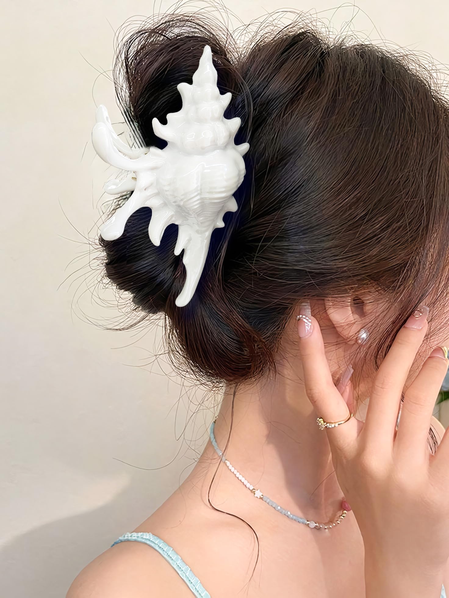 Glorig conch side profile highlighting clip hinge and curved teeth benefit