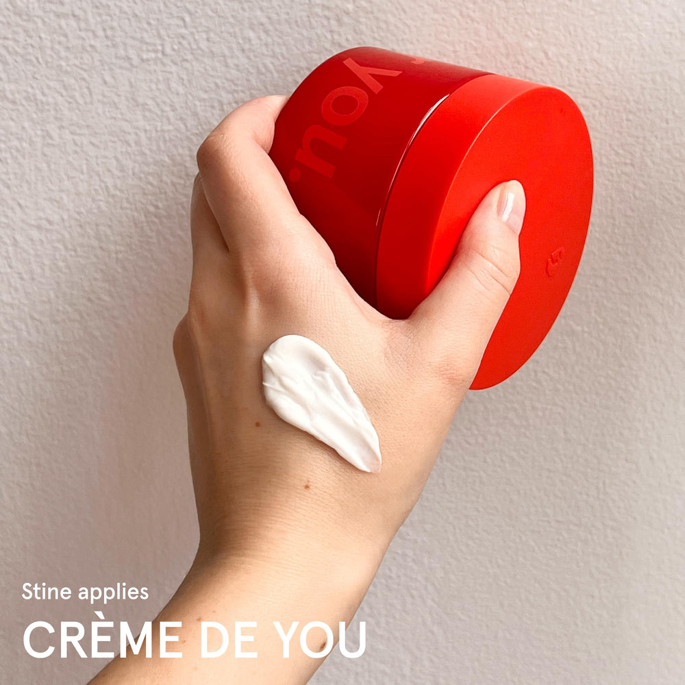 Glossier 215ml jar next to a hand for scale, clarifies generous product size