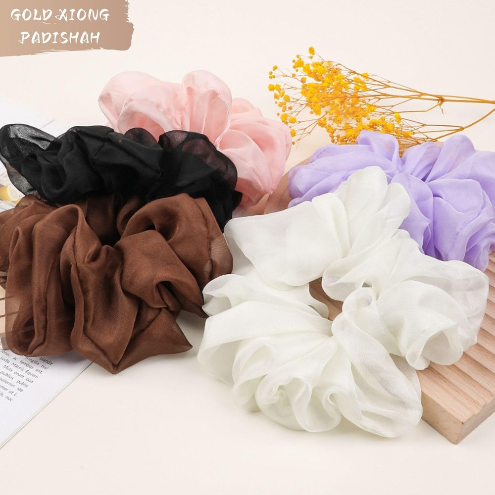 GOLD XIONG PADISHAH holding a large ponytail securely without creases or pulling