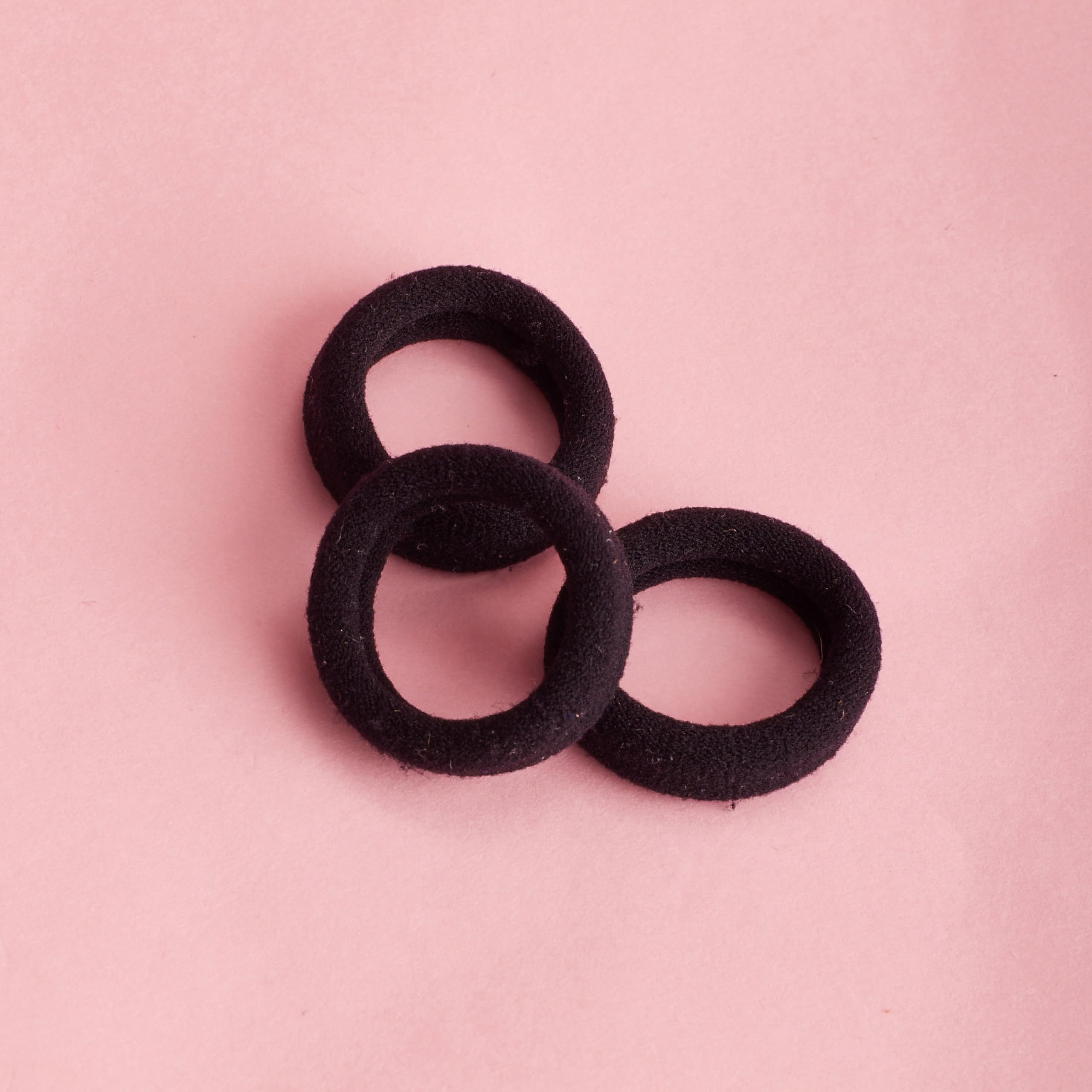 GOODY elastic stretched to show flexible core and secure hold benefit
